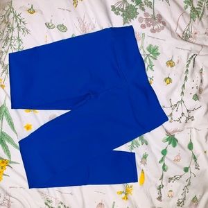 Blue fabletics leggings.